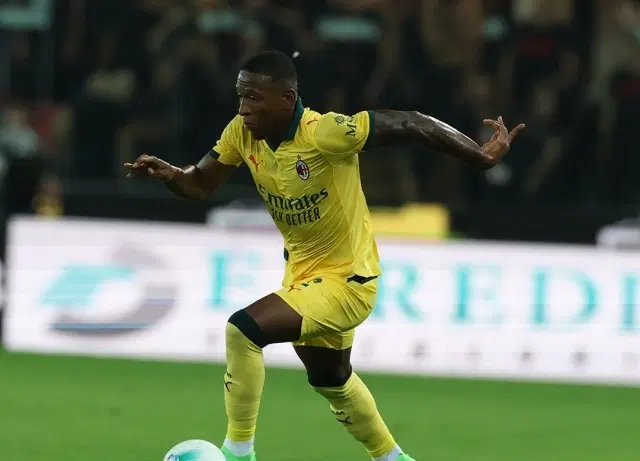 Efecto selección en Italia: Pervis Estupiñán quedó fuera de la convocatoria del AC Milan por molestia en el tobillo
